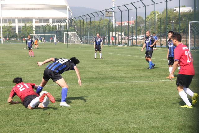 班凯罗36分魔术送尼克斯4连败 黄蜂擒鹰3连胜